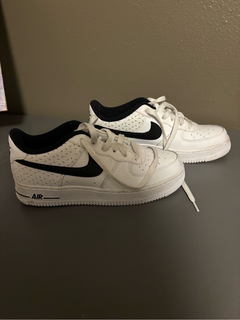 Nike Kids White and Black Low-Top Sneakers with Swoosh